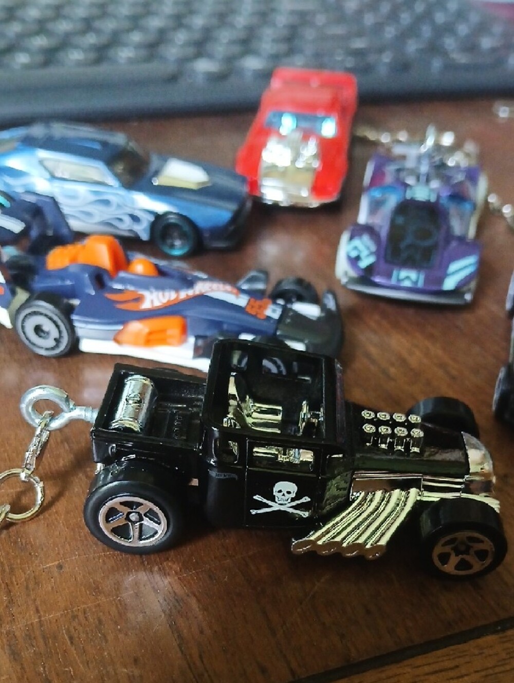 6 Assorted Keychains Race Car Set - Picture 3 of 5